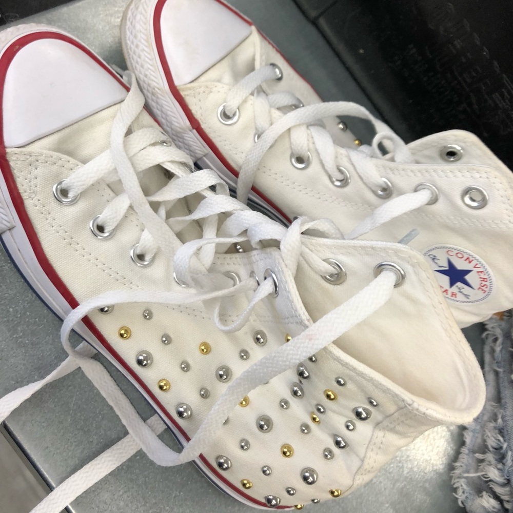 Very good condition high top converse!